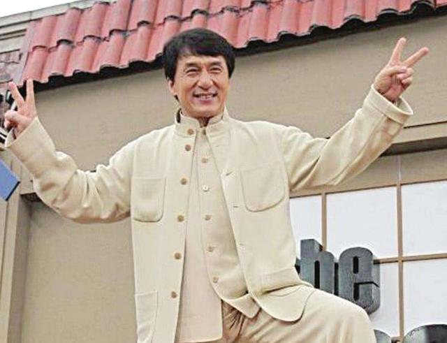 娱乐圈即将破百亿的演员，成龙星爷不在备选中，沈腾吴京都靠边站