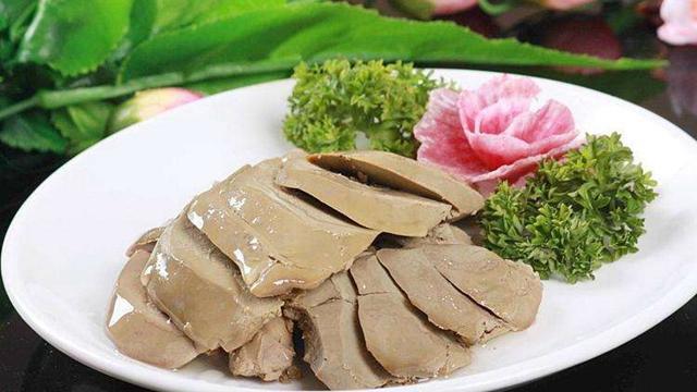 鹅肝作为世界顶级食材，做法有多残忍？法国动物协会屡发声讨