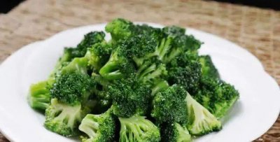​炒西蓝花直接炒还是先焯水?教您正确做法,西蓝花又好吃又营养高