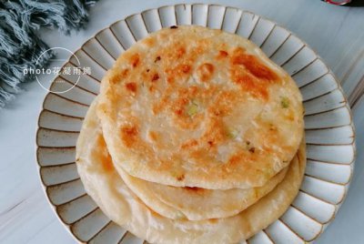 ​葱花饼最简单的做法，层次分明，外酥里软，凉了也不硬，赶快收藏