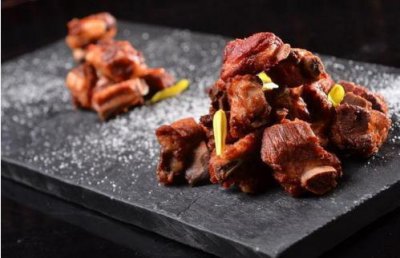 ​糖醋小排的正宗做法，酸甜可口，外酥里嫩，吃完一块还想来一块