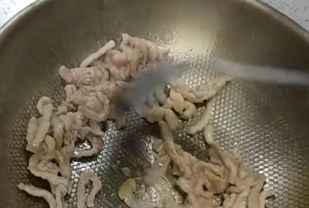 鱼香肉丝最好吃的做法，这样做口感微辣酸甜爽口，味美赶超大饭店