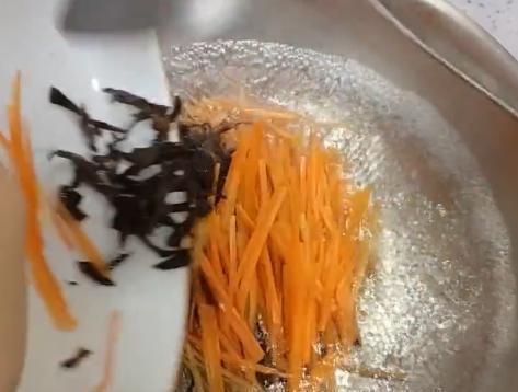 鱼香肉丝最好吃的做法，这样做口感微辣酸甜爽口，味美赶超大饭店