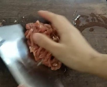 ​鱼香肉丝最好吃的做法，这样做口感微辣酸甜爽口，味美赶超大饭店
