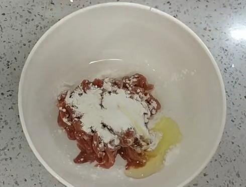 鱼香肉丝最好吃的做法，这样做口感微辣酸甜爽口，味美赶超大饭店