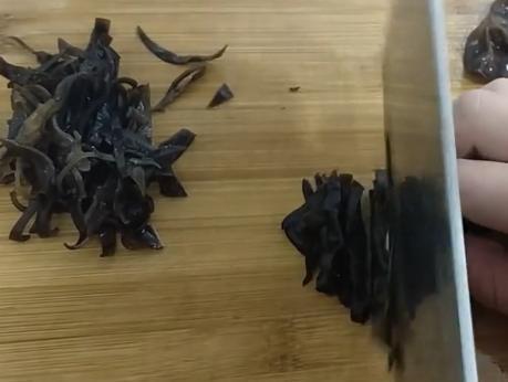 鱼香肉丝最好吃的做法，这样做口感微辣酸甜爽口，味美赶超大饭店