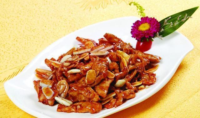 蒜爆肉，做法简单，口味鲜美，微带酸甜，蒜香浓郁，极具营养丰富