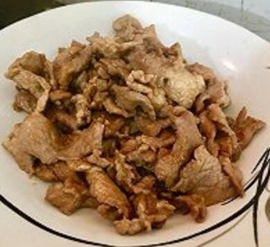 蒜爆肉，做法简单，口味鲜美，微带酸甜，蒜香浓郁，极具营养丰富