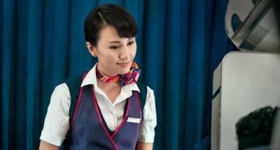 ​同样是穿“空姐装”,把袁泉刘亦菲和王鸥放在一起,差别就出来了
