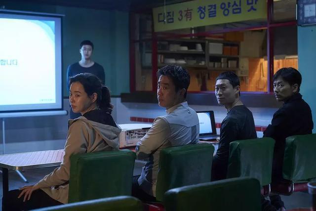 笑点密集！这部小成本喜剧，没请1个知名演员，上映后票房破8亿