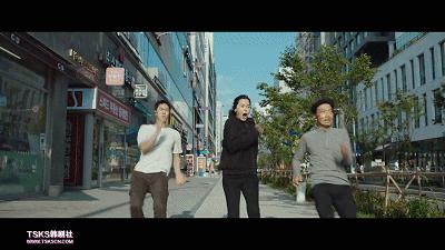 笑点密集！这部小成本喜剧，没请1个知名演员，上映后票房破8亿