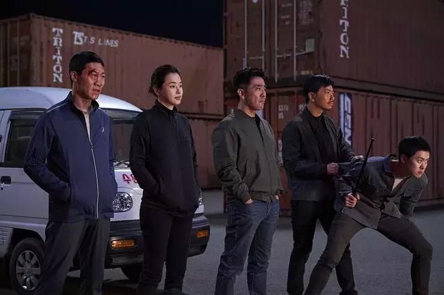 笑点密集！这部小成本喜剧，没请1个知名演员，上映后票房破8亿