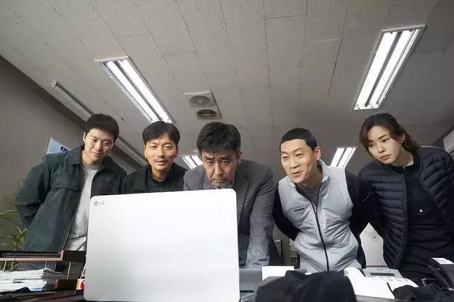 笑点密集！这部小成本喜剧，没请1个知名演员，上映后票房破8亿