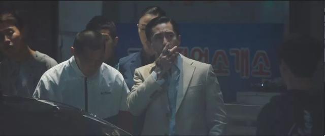 笑点密集！这部小成本喜剧，没请1个知名演员，上映后票房破8亿