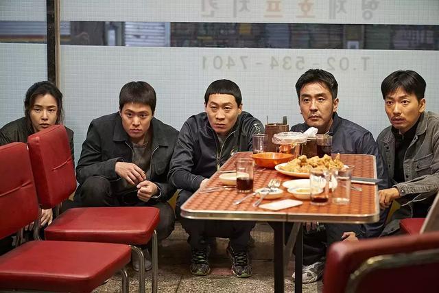 笑点密集！这部小成本喜剧，没请1个知名演员，上映后票房破8亿