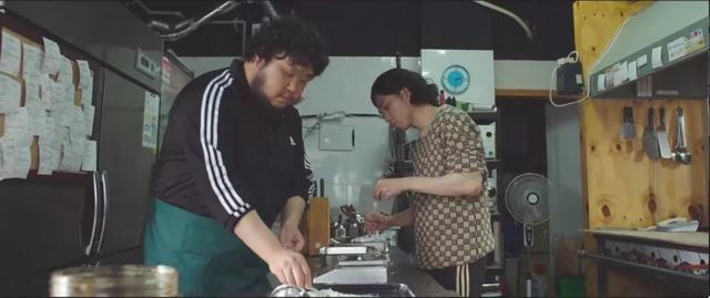 笑点密集！这部小成本喜剧，没请1个知名演员，上映后票房破8亿