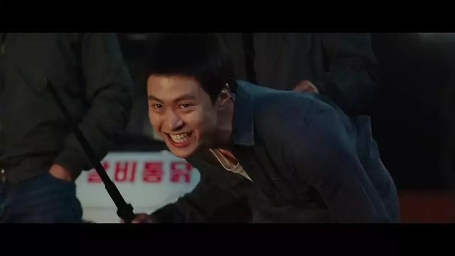 笑点密集！这部小成本喜剧，没请1个知名演员，上映后票房破8亿