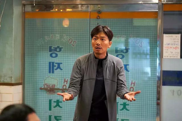 笑点密集！这部小成本喜剧，没请1个知名演员，上映后票房破8亿