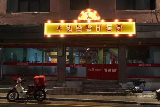 笑点密集！这部小成本喜剧，没请1个知名演员，上映后票房破8亿