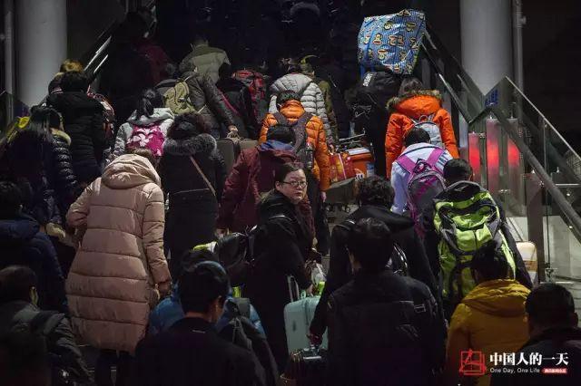 董卿连续3年缺席春晚的原因曝光，背后真相令人落泪……