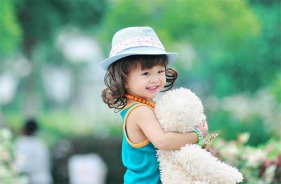 ​养女儿如同养花，不一定要精心，但要认真