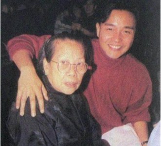 ​张国荣心中比妈妈还亲的人，曾嫌弃他裸睡，张国荣：我家亏欠她！