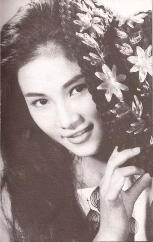 71岁郑佩佩近照，丈夫当她生子机器，称死后捐赠遗体，今依然拍戏