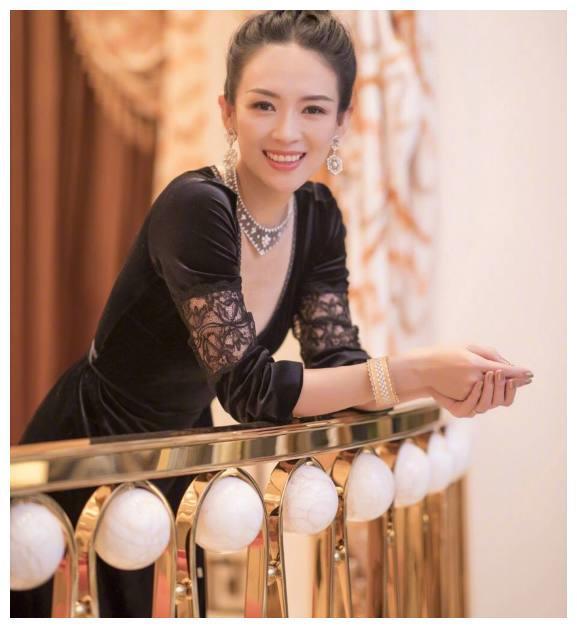 章子怡在微博分享了与女儿醒醒之间的趣事，却给网友留下5大疑问