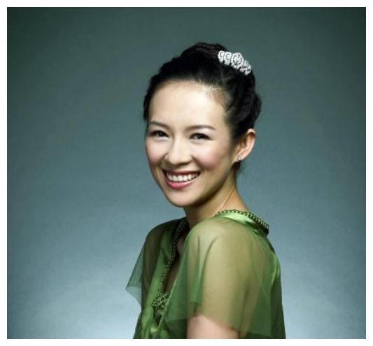 章子怡在微博分享了与女儿醒醒之间的趣事，却给网友留下5大疑问