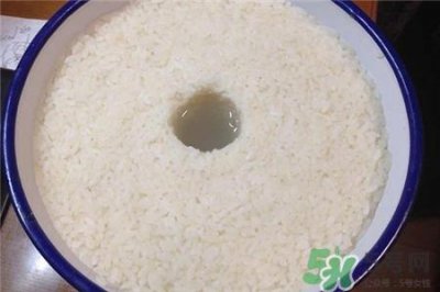 ​醪糟为什么会变红?米酒变红还能喝吗?