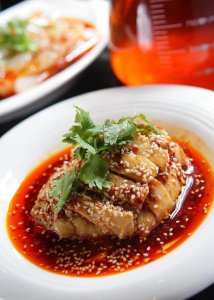 ​四川口水鸡最正宗的做法，料汁是关键，口感麻辣鲜香，肉质鲜嫩