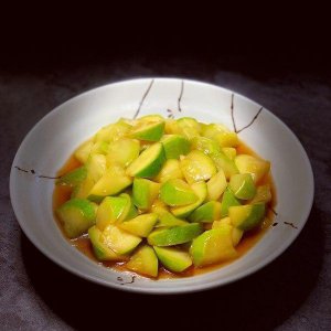 ​5分钟快手家常菜，教你一道醋溜西葫芦的做法，好吃营养又开胃