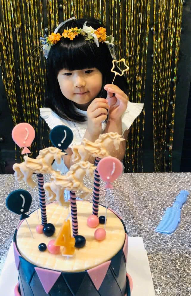 张亮罕见晒小女儿照片庆祝生日，网友调侃女版天天超可爱