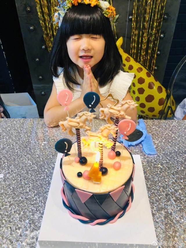 张亮罕见晒小女儿照片庆祝生日，网友调侃女版天天超可爱