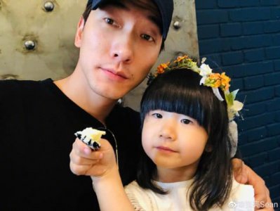 ​张亮罕见晒小女儿照片庆祝生日，网友调侃女版天天超可爱