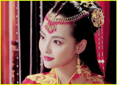 ​张嘉倪演过的古装角色，第三个简直是美到爆表，第五个造型好丑