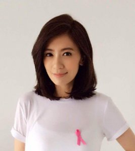 ​贾静雯早期写真，一字肩礼服性感撩人，网友：修杰楷不管管吗？