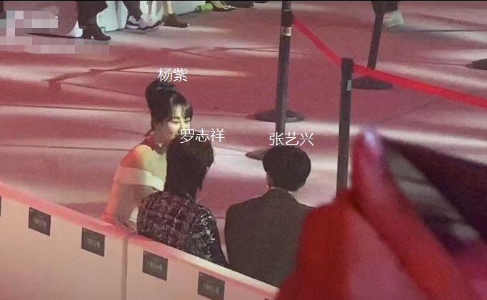 张艺兴和迪丽热巴格外避嫌，却主动坐在她旁边，还把罗志祥挤走