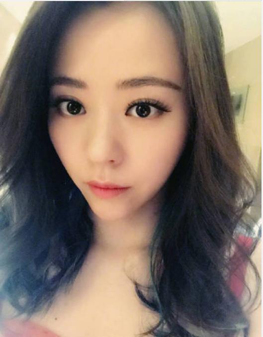 张靓颖换了齐耳短发，网友：奶凶奶凶的，可爱死了