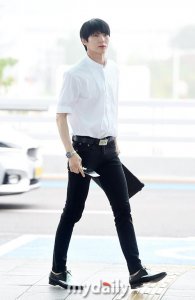 ​韩国男团VIXX成员Leo仁川机场飞往马来西亚
