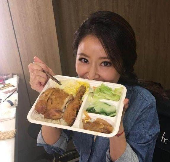 霍建华胖得认不出，怀疑他偷吃了老婆的月子餐，林心如也换了张脸