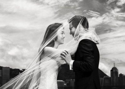 ​女星婚纱照：杨颖娇羞，颖宝超美，而她穿婚纱令人泣不成声