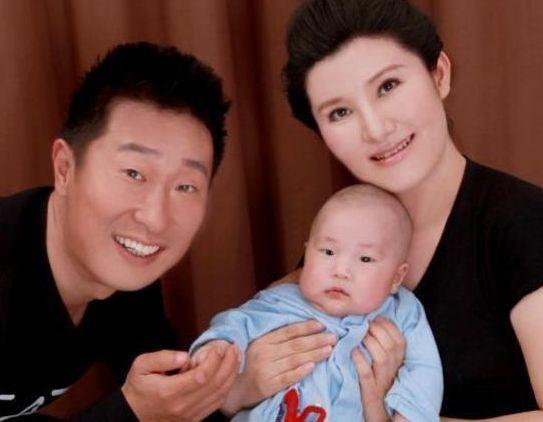 国家一级小品演员，结婚住30平米婚房，儿子逝世后还在演小品