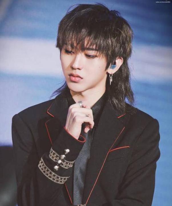 男明星长发造型：陈晓气质大变，刘昊然成“萌妹子”，而他认不出