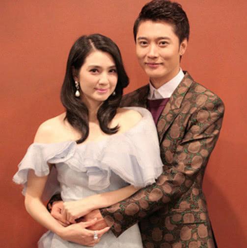 洪欣三婚张丹峰被小三介入，香港网友却尽是讽刺