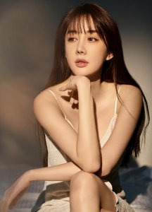​谁记得《丑女无敌》的小艾？跟错导演成网红，沦为十八线形象大变