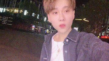 有种毁容叫“王乐乐自拍”，十级美颜五官都模糊了！网友：看后面