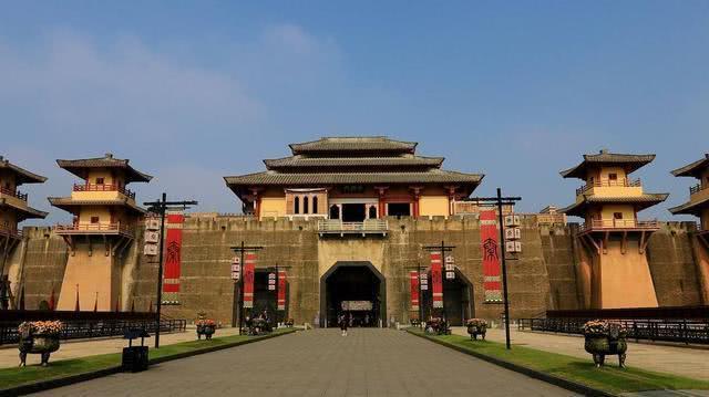 横店群众演员的现状，早起晚睡美女成群，只是梦想和现实差距过大