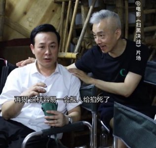 ​主持人亚宁罕现身，51岁头发已全花白，如今身价上百亿