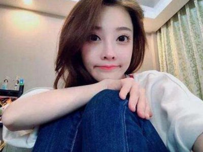 ​冯提莫为了圈粉也是拼了，现场直播掏耳朵，网友：声音太撩了！